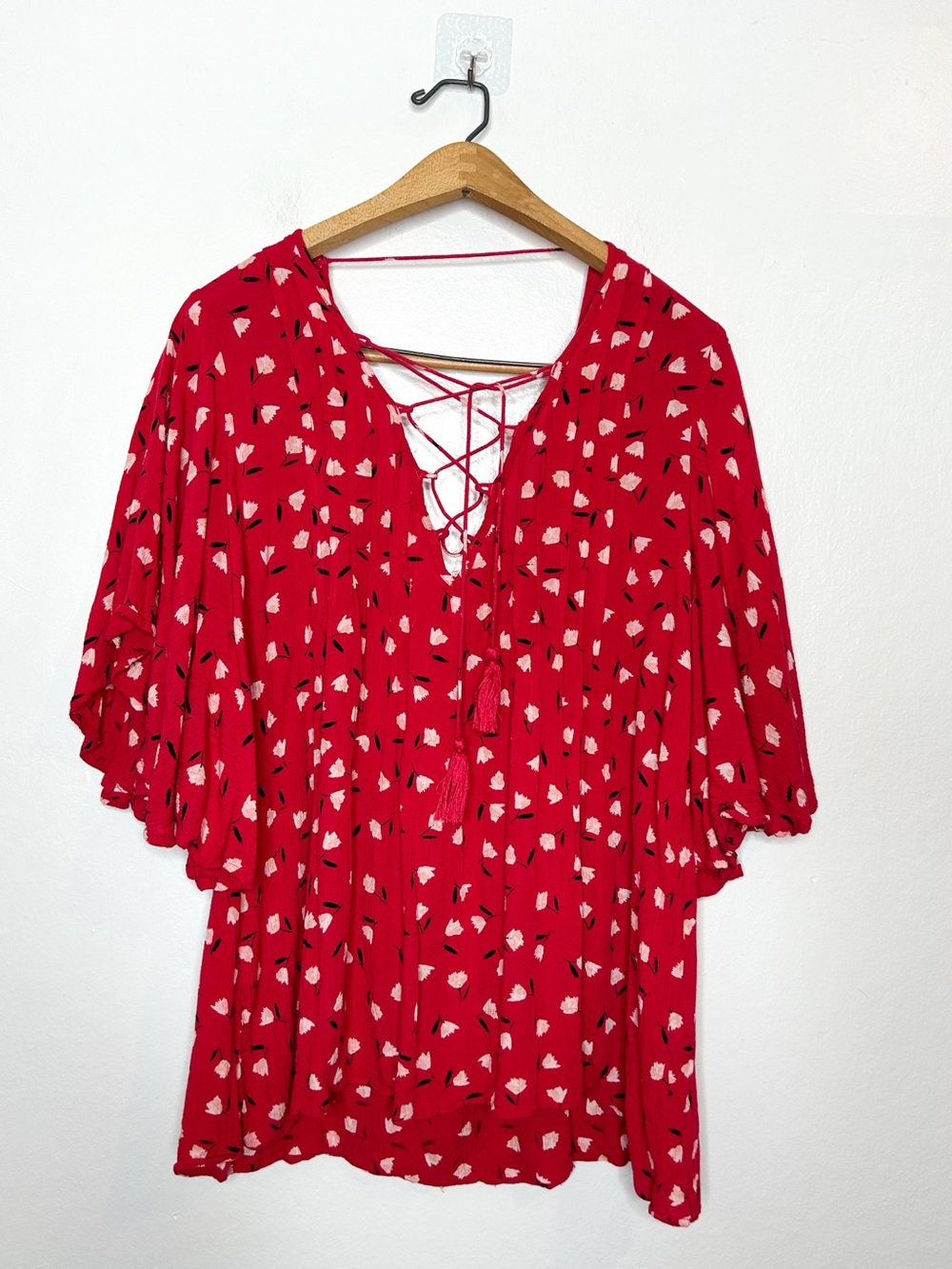 Billabong Womens Ray Of Light Tie Front Floral Print Flutter Sleeve Top Red M